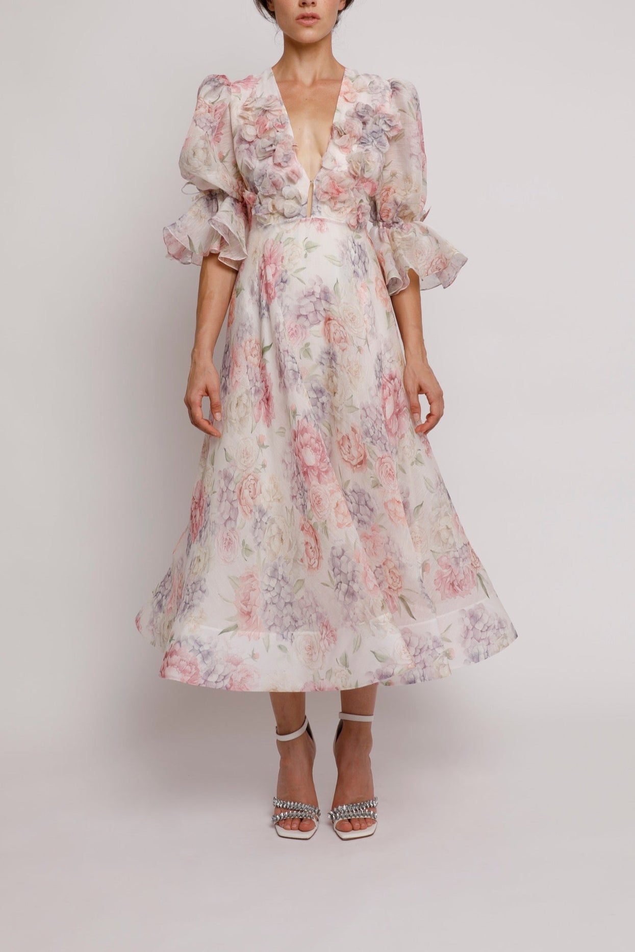 Macie - Vestito midi in chiffon con maniche a sbuffo floreali