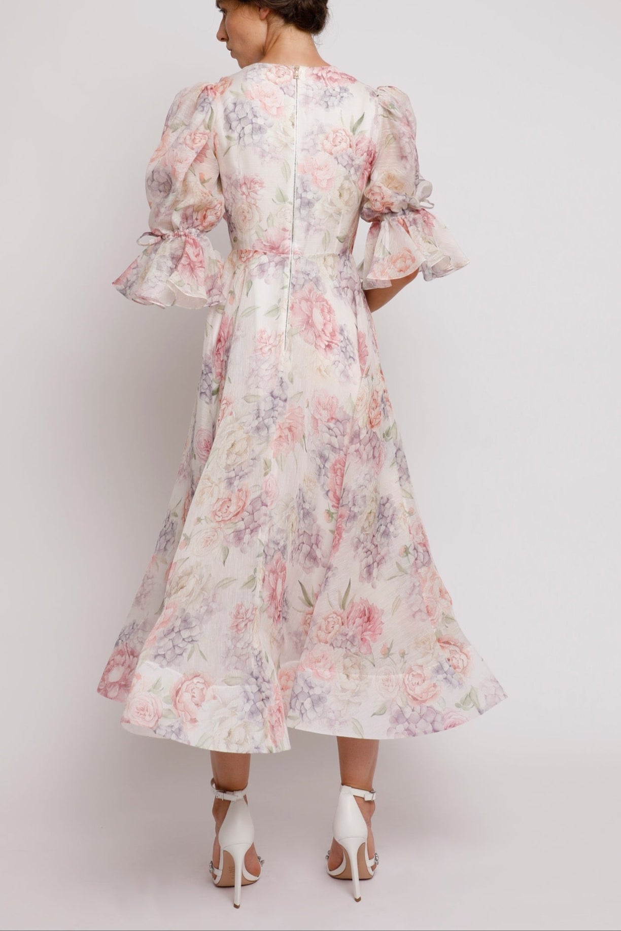 Macie - Vestito midi in chiffon con maniche a sbuffo floreali