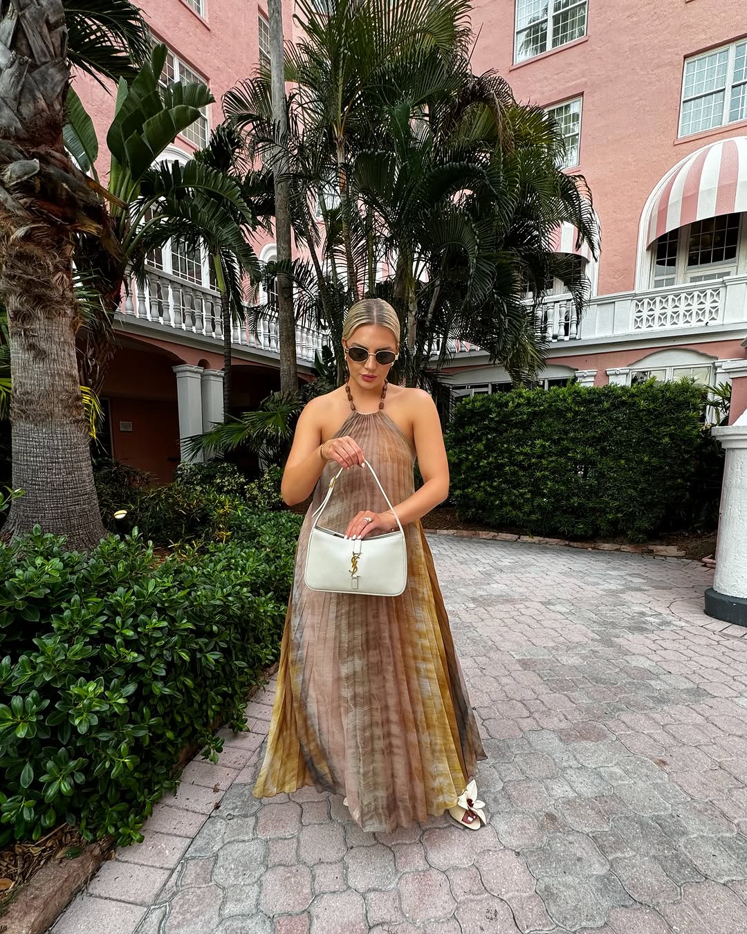 Albina Plissiertes Neckholder-Maxikleid für den Urlaub